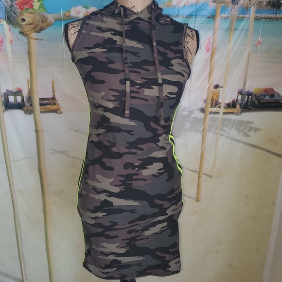 Camo Short Sleeve Hooded Casual Dress - Picture 2 of 8